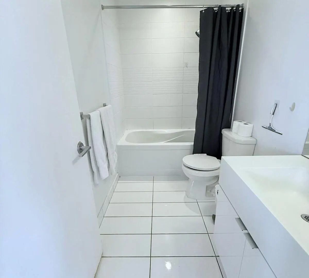 Downtown 1Br Apartment Near Cn Tower -Free Parking Toronto Canada
